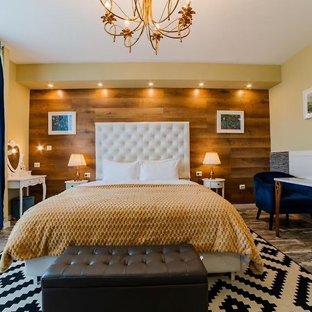 Romantic Jacuzzi Chic Apartment シナヤ エクステリア 写真