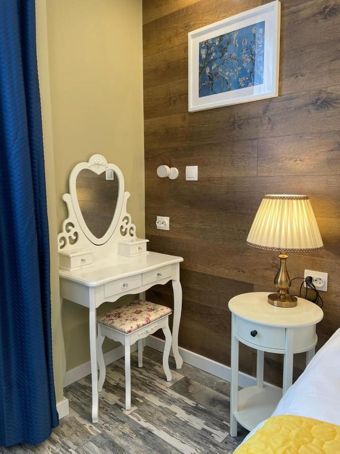 Romantic Jacuzzi Chic Apartment シナヤ エクステリア 写真